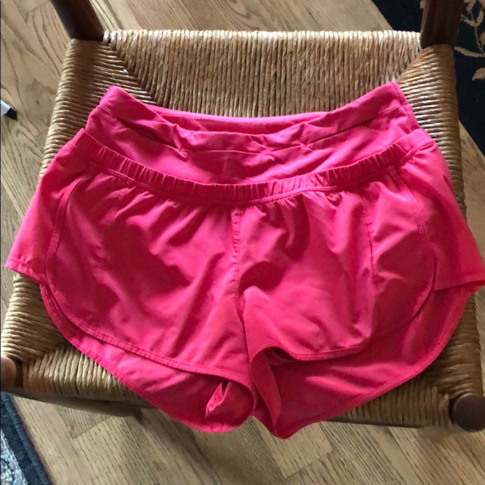 Lululemon 2.5 in shorts in boom boom punch